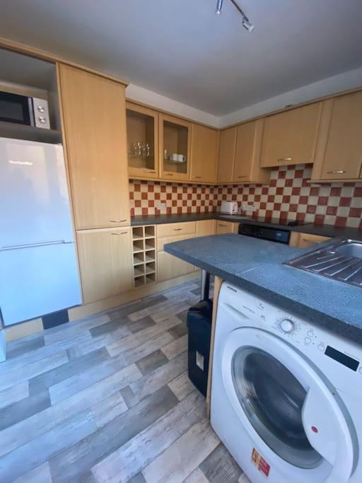 Modern Two Bed House Close To City Centre 벨파스트 외부 사진