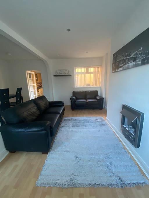 Modern Two Bed House Close To City Centre 벨파스트 외부 사진