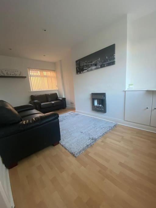 Modern Two Bed House Close To City Centre 벨파스트 외부 사진