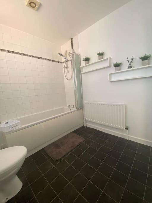 Modern Two Bed House Close To City Centre 벨파스트 외부 사진
