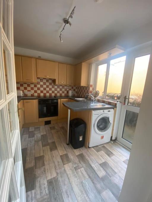 Modern Two Bed House Close To City Centre 벨파스트 외부 사진