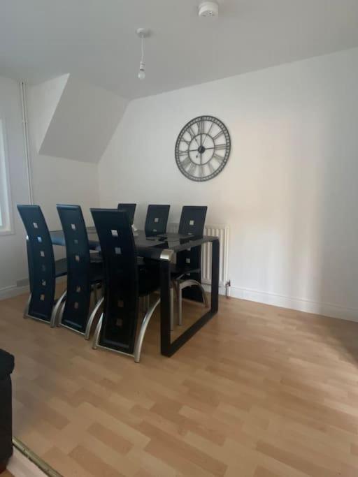 Modern Two Bed House Close To City Centre 벨파스트 외부 사진